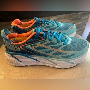 (EUC) WOMENS HOKA CLIFTON 3 RUNNING SHOE 6.5 AUQUA/TANGERINE(EXCELLENT CONDITION
